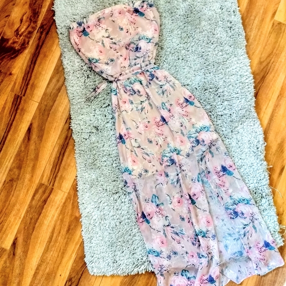 Charlotte Russe Dresses & Skirts - 🌼Charlotte Russe Dress Size Medium